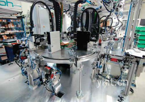 机器制造商ubh机械工程公司制造的带有集成过程的安装,检验和包装设备